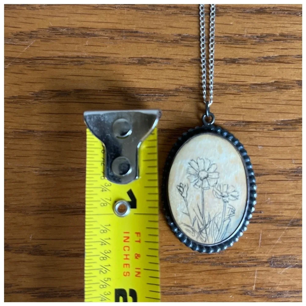 Vintage Etched Floral Pendant Necklace Oval Silver Tone‎ Unique